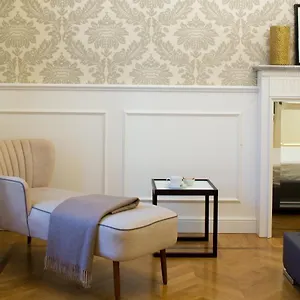 *** بيت ضيافة دومو رومز إيطاليا